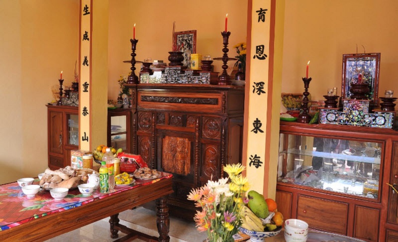 Bàn Thờ Tâm Việt