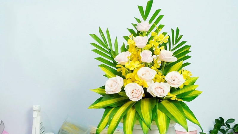 mẫu cắm hoa bàn thờ ngày cưới