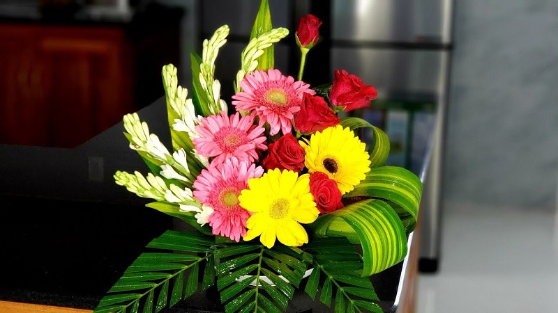 Cách cắm hoa bàn thờ cúng giản dị kèm cặp hình mẫu xem thêm  Tập đoàn Trần Anh Group
