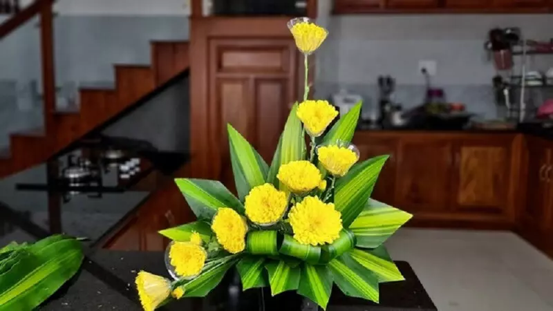 cách cắm hoa bàn thờ đơn giản 
