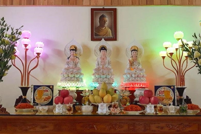 sắp xếp bàn thờ Phật 