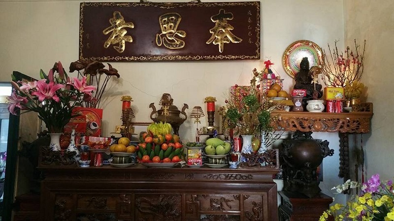 lập bàn thờ Phật và gia tiên 