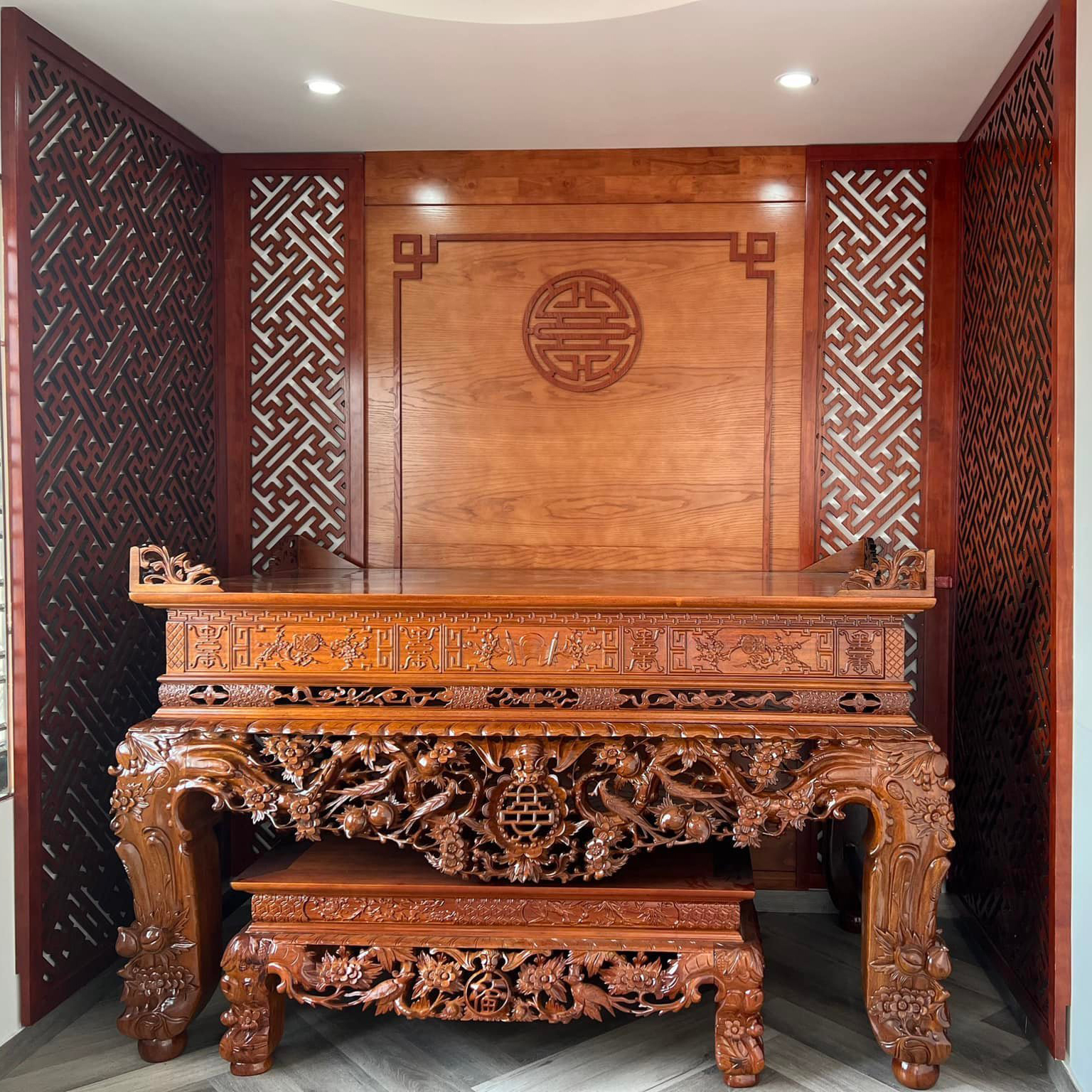 Bàn Thờ Tâm Việt