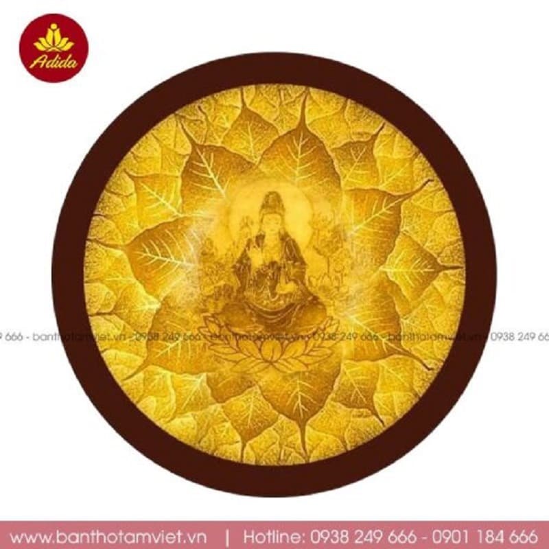 Tranh treo đối diện bàn thờ mẫu Mandala