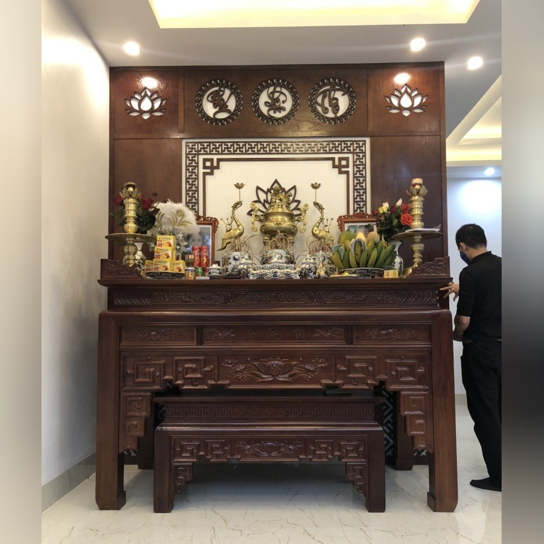 Bàn Thờ Tâm Việt